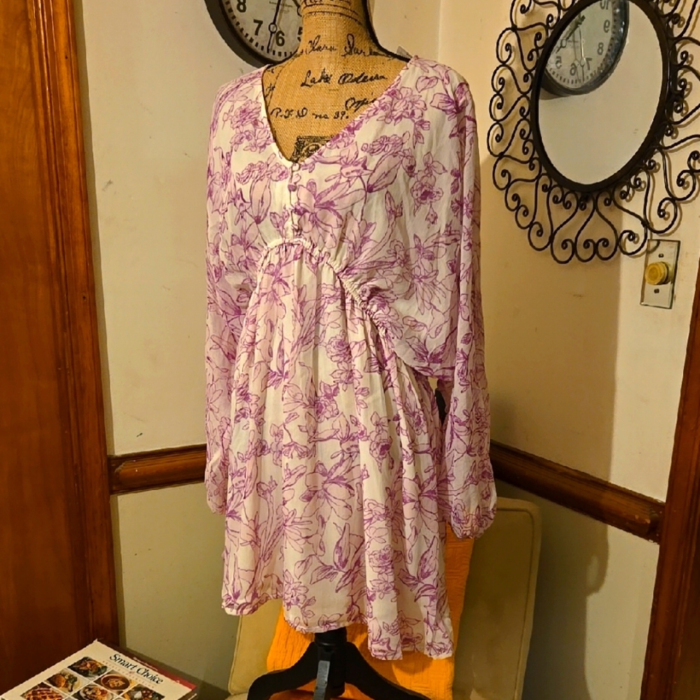 Purple and White Tunic with Long Sleeves and V-Neck Front